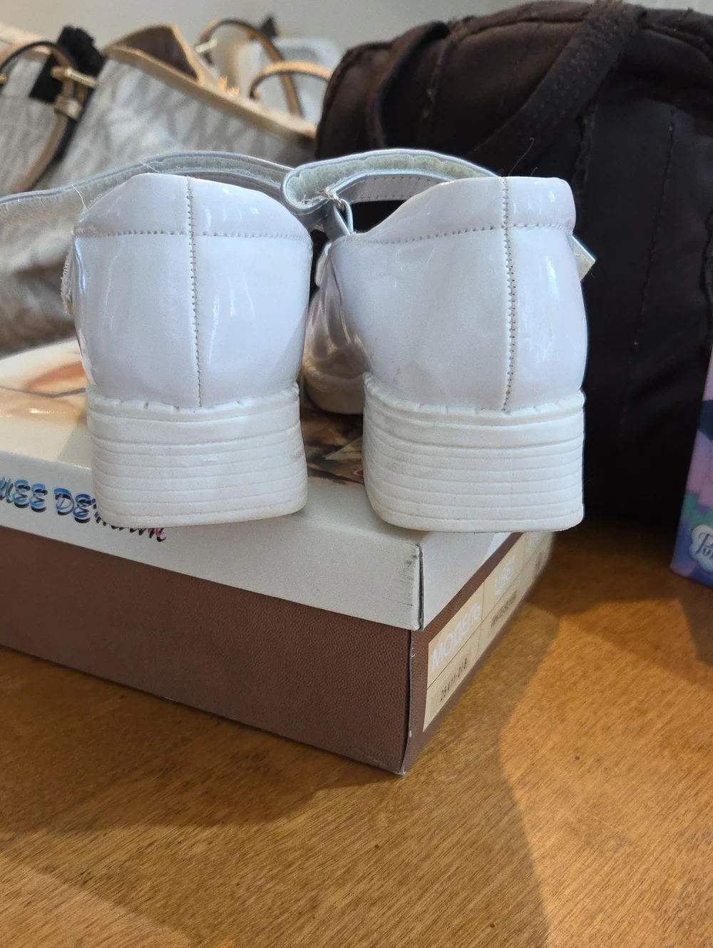 Vintage European Size 28 Girls' White Mary Jane Shoes with Bow